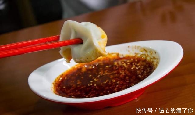 调料|不同地区吃饺子时,都会蘸哪些“调料”原来学问如此之大
