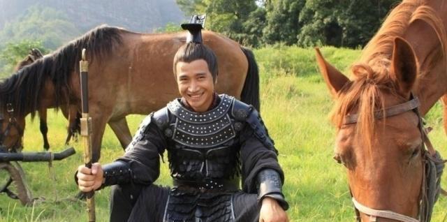 离开|皇帝请宰相吃饭，却故意不给筷子，宰相吃完后离开，皇帝杀了他