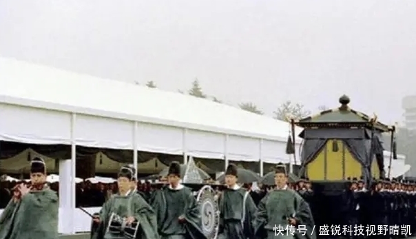 葬礼|日本天皇裕仁离世,日方希望中方出席葬礼,我们回应4字