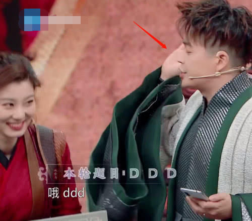  主持人|《王牌》费费把题板拿反了，主持人的举动令人意外，太不礼貌了