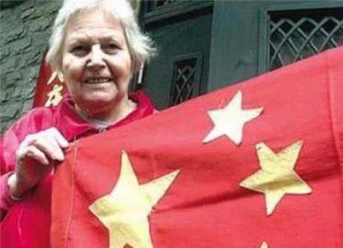 终得偿|20岁外籍女教师为加入中国国籍,坚持在中国执教70年,如今终得偿所愿