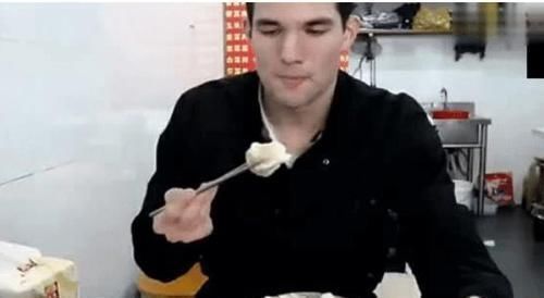一口气|美国大胃王挑战中国美食,一口气点下200个水饺,结账时尴尬了
