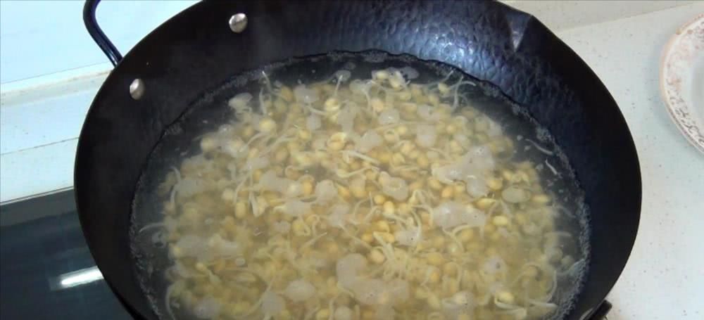 入味|豆芽炒粉条,地道家常菜,教你一个小技巧,豆芽入味,越嚼越香