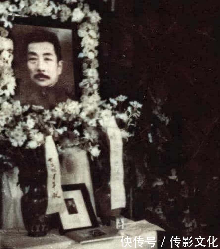 珍贵|1936年鲁迅出殡珍贵老照片,几万人送行,16位文学界大佬抬棺扶灵