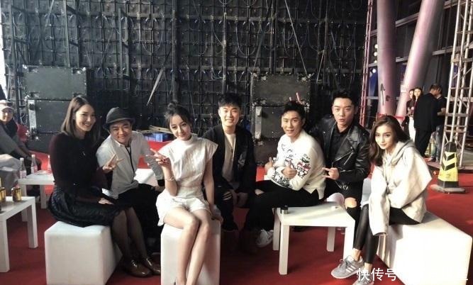 迪丽|“跑男团”再聚集, 迪丽热巴的腿成讨论焦点