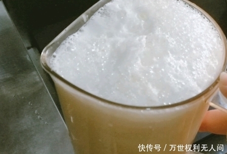 黄豆|早餐打豆浆,黄豆泡好不要直接打,教你1招,豆浆香浓更丝滑
