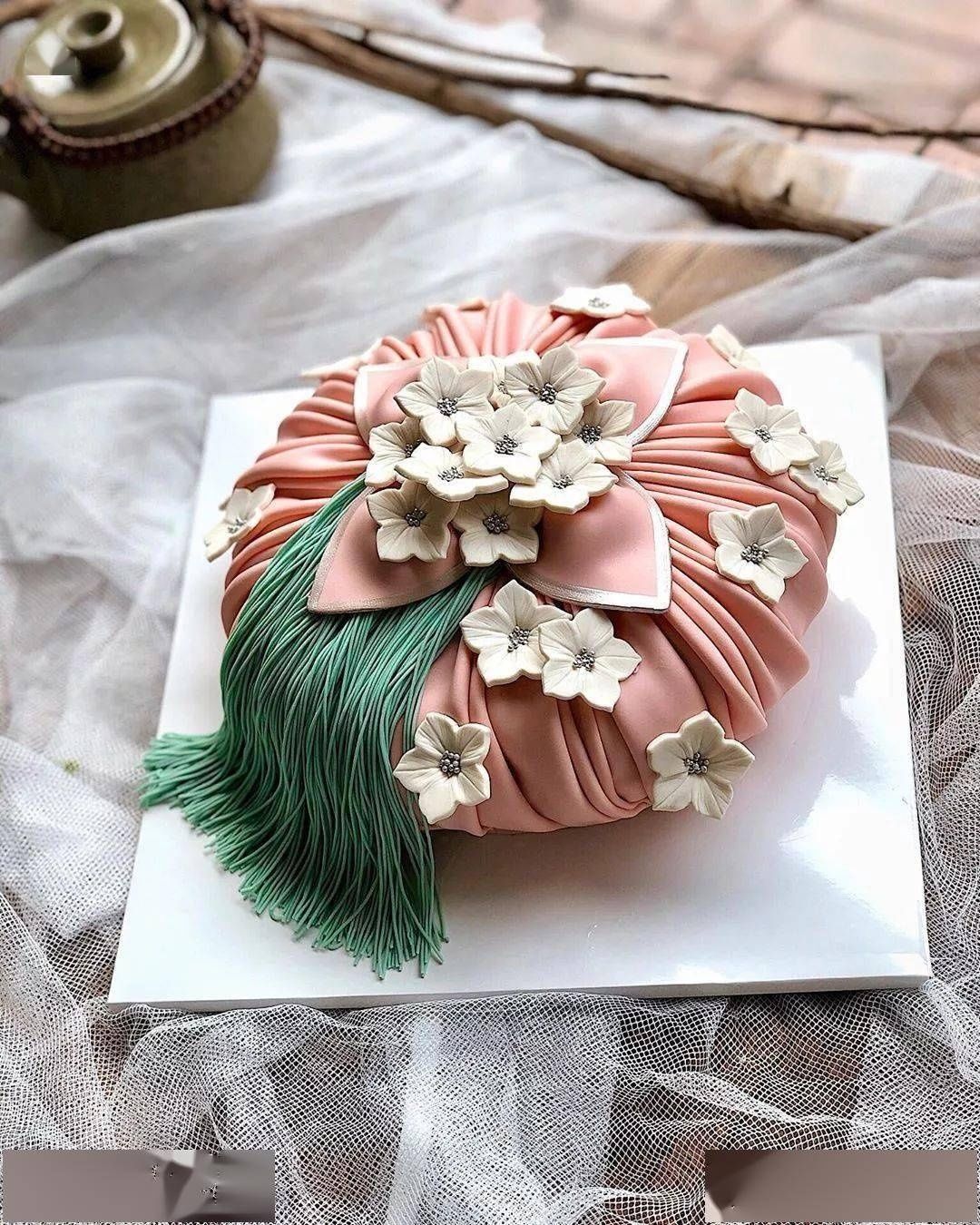 包袱蛋糕|脑洞太大韩国小姐姐晒神秘蛋糕,引百万粉丝每天催更太美了,每一张都让我流口水…