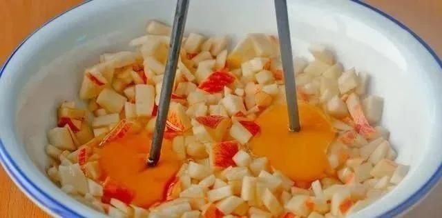 苹果|糯米粉里加2个苹果,居然这么好吃,我家一周做6次,次次都光盘