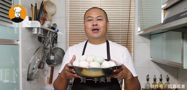 满嘴|月饼不用出去买了,教你在家轻松做,酥软香甜,咬一口满嘴香