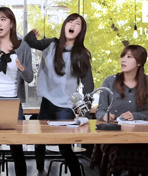 搞笑|搞笑GIF：有一种夏天吃雪糕的感觉,浑身发冷！