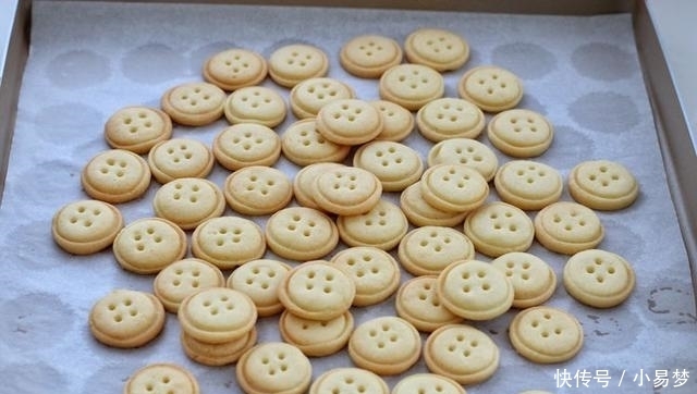 自制|自制纽扣小饼干,看一眼就会做,最适合给孩子当零食
