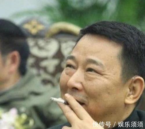 家中|他身价400亿，汶川大地震捐5千万，被捕时家中却搜出一个排的武器