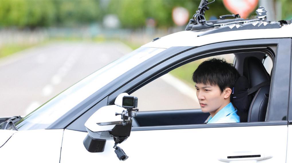 参加|戚薇、周深、霍尊参加驾考,但观众最想看的,却是他们被教练骂