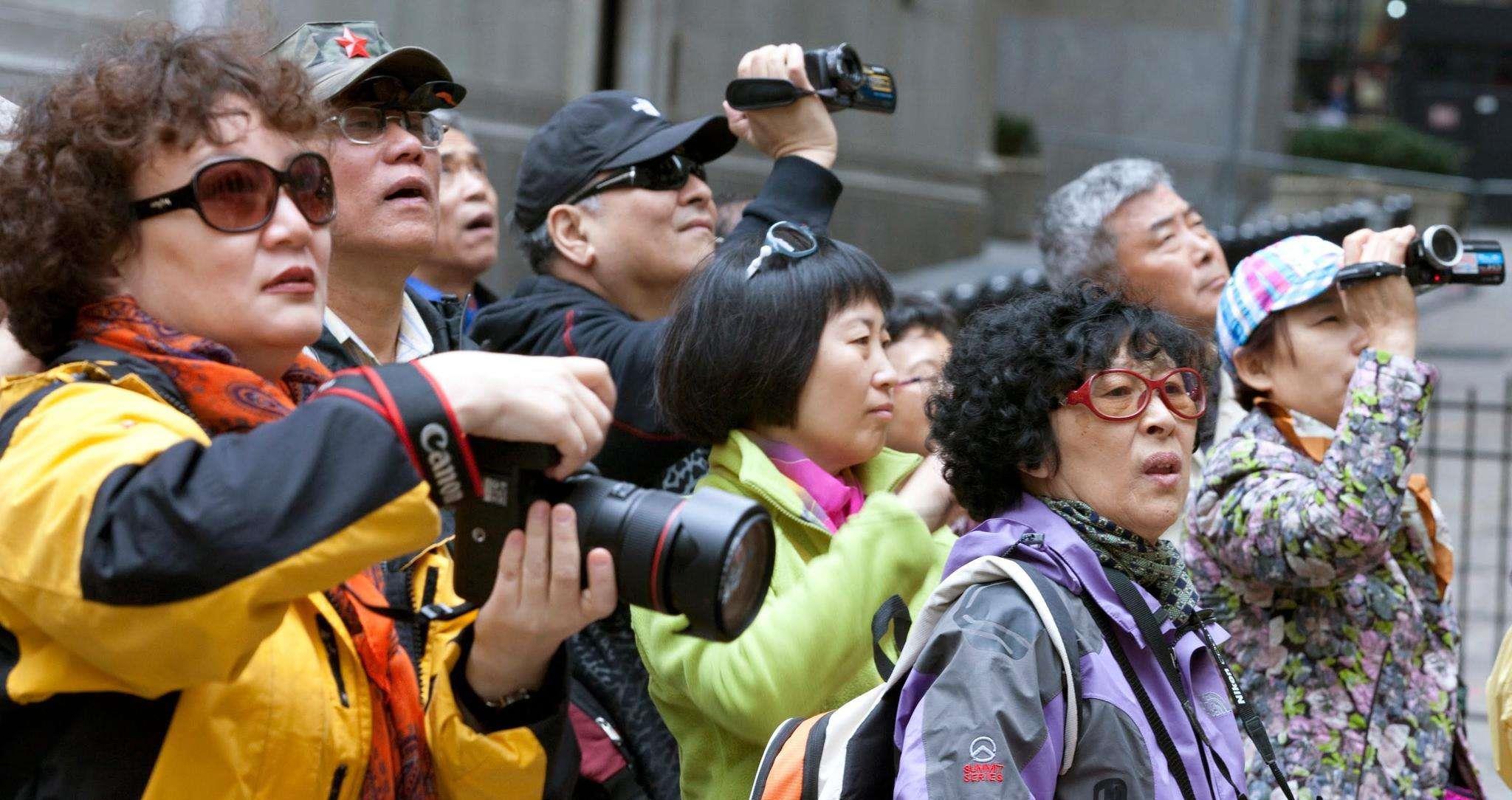 难解|为啥一看就知道是中国游客,这购物特色的背后含义,专家都难解