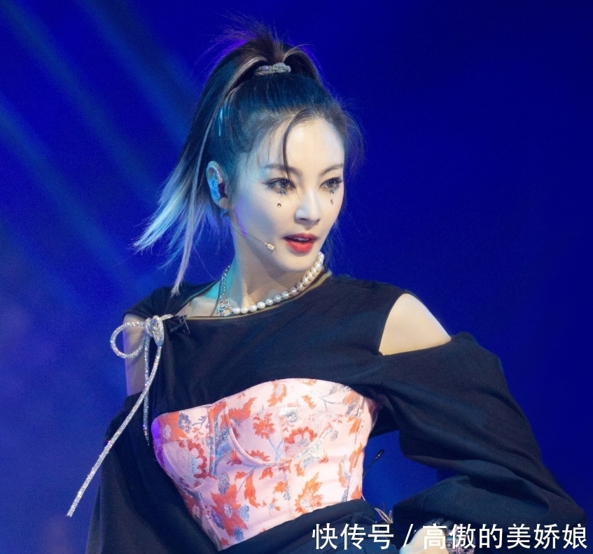 算是非常|《浪姐》四公舞台海报出炉,张雨绮组七人成团,万茜组阵容绝了