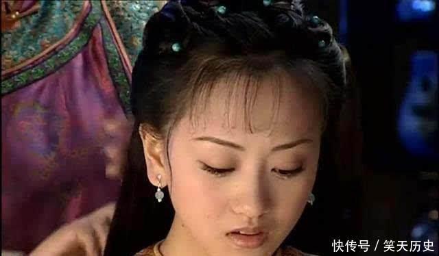 简单|这个女孩不简单，13岁嫁人，14岁生孩子，儿子和老公都是国家领导