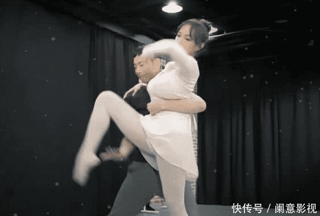 特别|程潇发育过猛了吧?看她穿芭蕾舞衣“开弓”一刹:奶潇并非浪得虚名