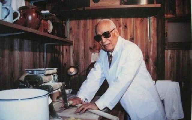 创始人|日本泡面创始人,60年坚持只吃泡面,得知他的年龄后又被坑了