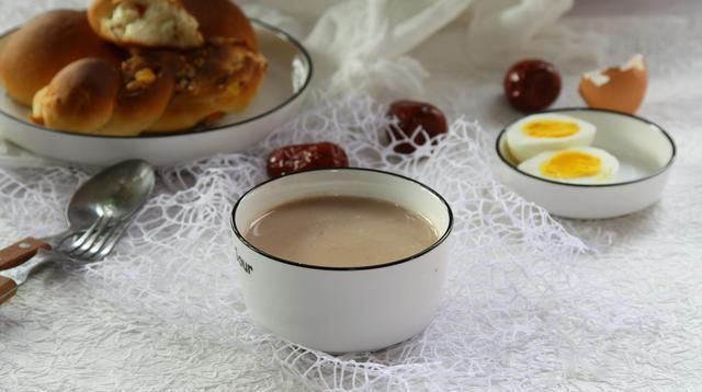 喝一杯|花生和它们是绝配,坚持每天喝一杯,不到2元,补血养颜气色红润