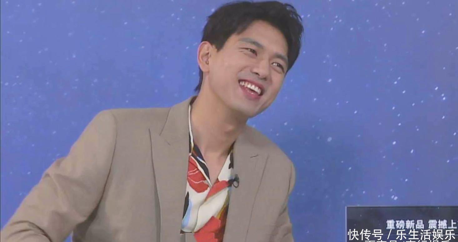 迎接|李现直播笑成“憨憨”,提前迎接七夕,却调侃粉丝:自力更生