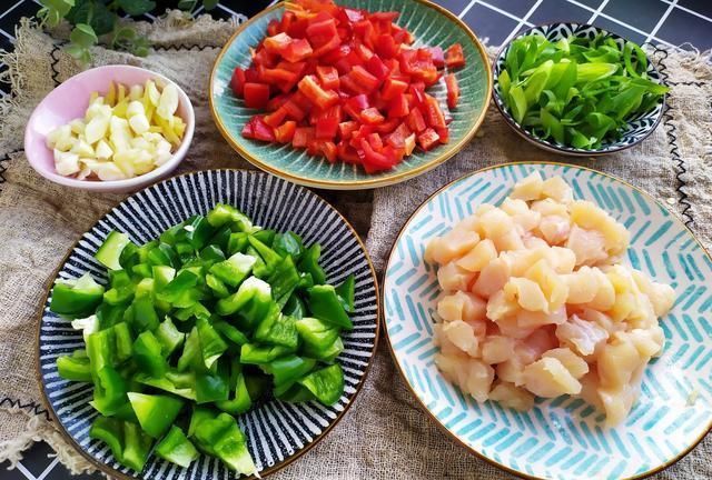 少许|我家隔三差五做这菜，有肉有菜还不怕长肉，色香味俱全，真香