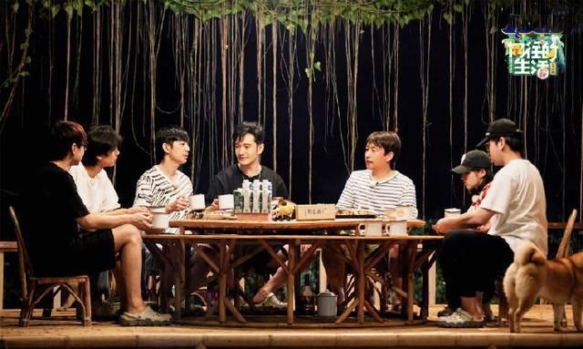 斗地主|向往的生活4败笔频现,嘉宾赶通告斗地主凑剧情,广告冲淡小怡然