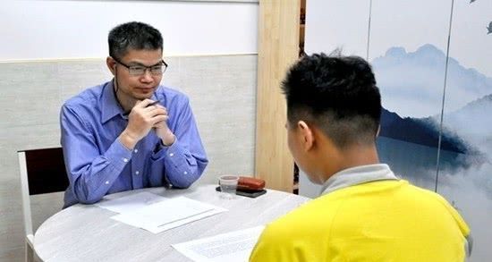 森林|面试官森林里有一条眼镜蛇从来不咬人,为什么我回答过被淘汰