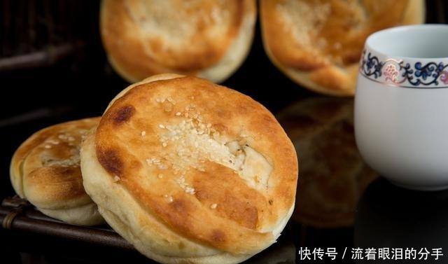 油酥烧饼|烧饼还是油酥的好,学会这个做法,出门在外也能吃上美味的烧饼