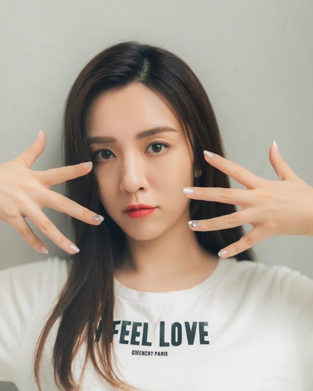 演员|她曾将胡歌吻到吐,把张嘉译亲肿,引网友争议,32岁却仍孤身一人