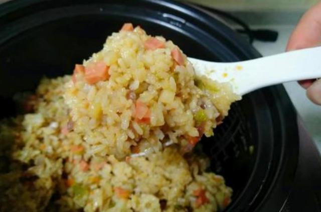 食材|最适合懒人做的什锦焖饭，想吃啥就焖啥，做出来味道直逼煲仔饭