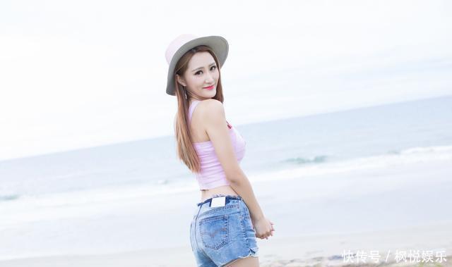女生|女生海滩这么穿，不仅浪漫还迷人
