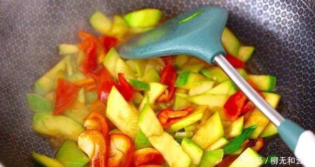 下饭|秋天,这两种蔬菜一起炒,他们美味又实惠下饭