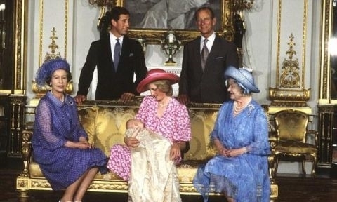 对待|威廉王子和哈里王子是如何看待英国女王如此对待戴安娜