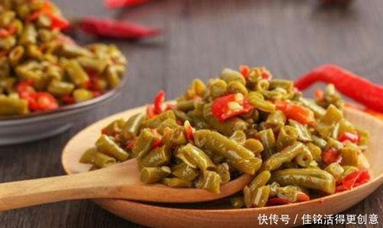 豆角|腌酸豆角时,“最害怕”直接腌,学会这技巧,豆角酸爽脆嫩更下饭