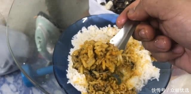 打开|男子捉了15只螃蟹,塞到瓶子里,15天后打开乐坏了!