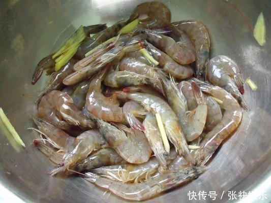  热水|煮虾，冷水煮还是热水煮这1步做错，难怪虾肉又老又腥，不入味