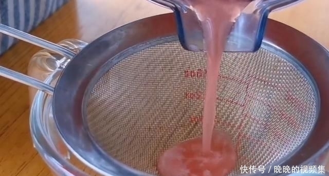 面粉|面粉别蒸馒头了,加2个西红柿,不用蒸不用烙,出锅比吃肉还香