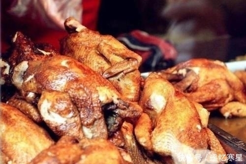 做出|店员睡过头忘记关火,最后把锅烧干,竟意外做出一道经典美食