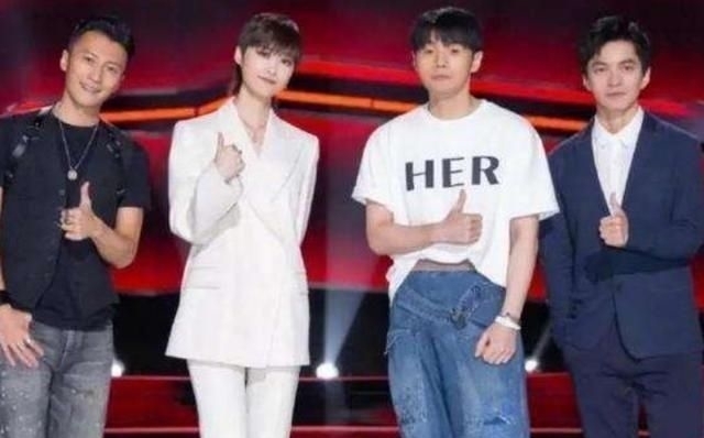 遭吐|《好声音》首播遭吐槽,导师抢人凸显尴尬,选错播放平台是硬伤