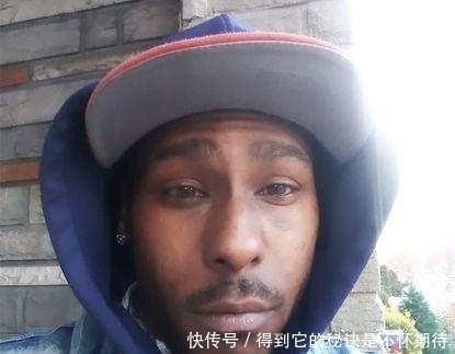  男子|大白天父女俩正牵着手走在纽约街头，一男子从车内开枪将父亲杀害