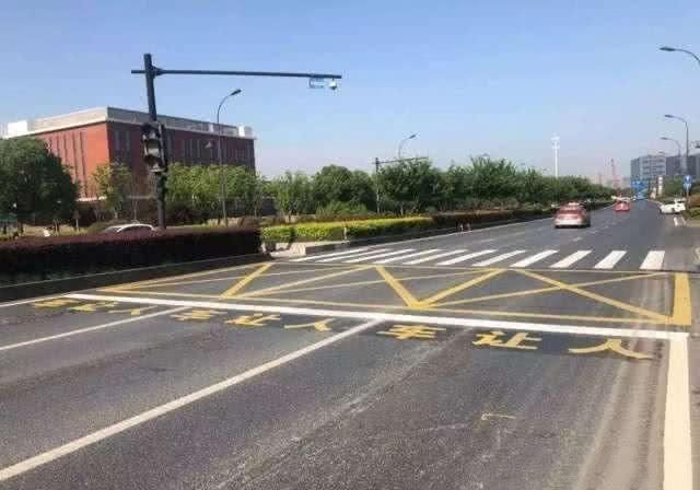 礼让|“礼让行人”政策不仅没取消，反而新增另一规定！车主：我太难了