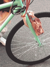 搞笑|搞笑GIF:可怜的泰迪,好像很容易成为大狗的目标