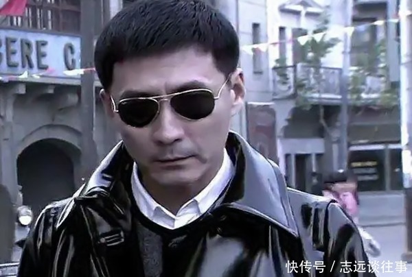 燕双鹰|抗日神剧:轻功躲子弹我忍,包子手雷我忍,燕双鹰的皮衣我忍不了