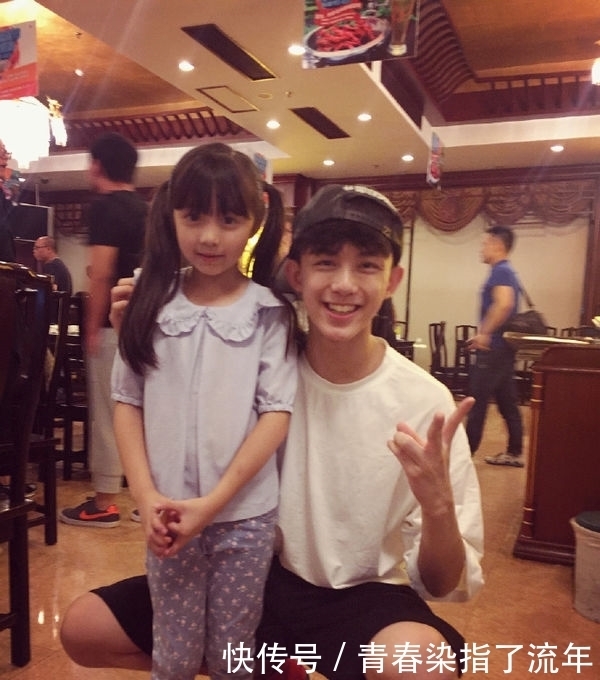 小苹果|还记得《一年级·小学季》的小苹果安淇尔吗?她现在长这样了