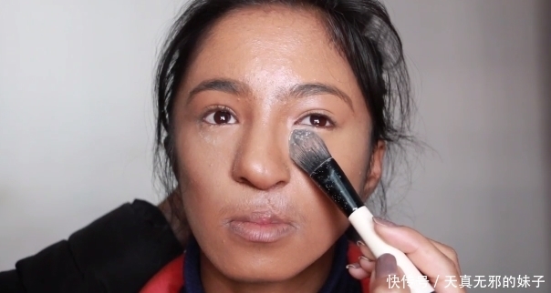 妹子|化妆师帮助毁容女子重拾自信,看到变美之后的她忍不住哭了起来。