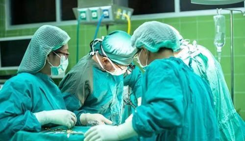  扔掉|又一个孩子喝它抢救无效死亡这东西家家都有，父母越早扔掉越好