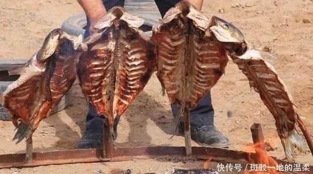 朋友|请几个朋友吃饭,只点了4串烧烤,最后还有剩下的!