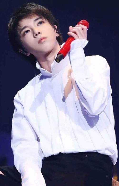 眼中|迷人计丨“美瞳本体”华晨宇,眼中有星空!