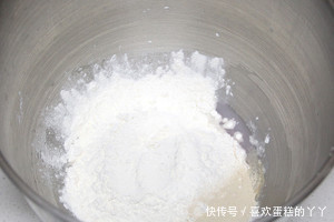 在家|教你在家做紫薯面包,奶香浓郁,香甜松软,新手也能轻松制作!