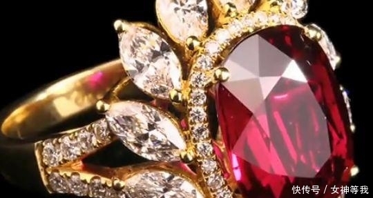 手机|“土豪”姑娘带五个“钻戒”,专家估价后,观众急忙拿出手机计价